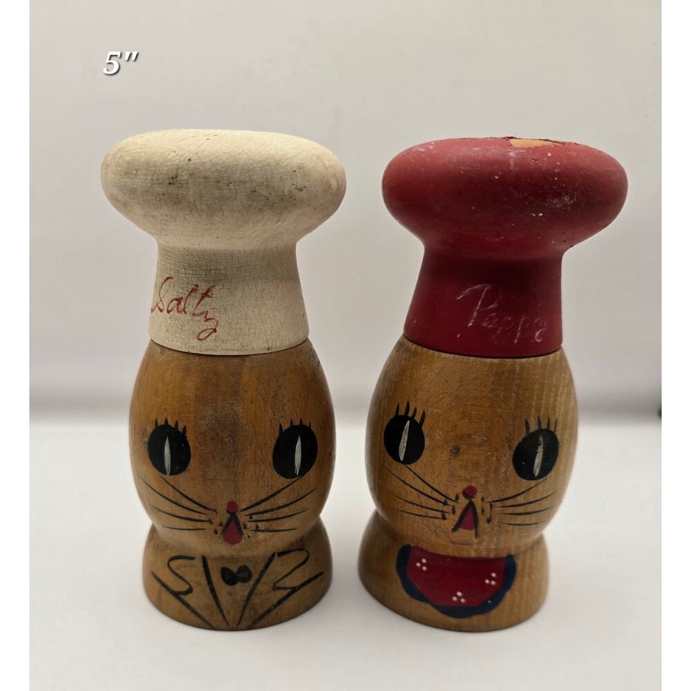 Vintage 1950's Kitschy Salty & Pepper Cat Grinders